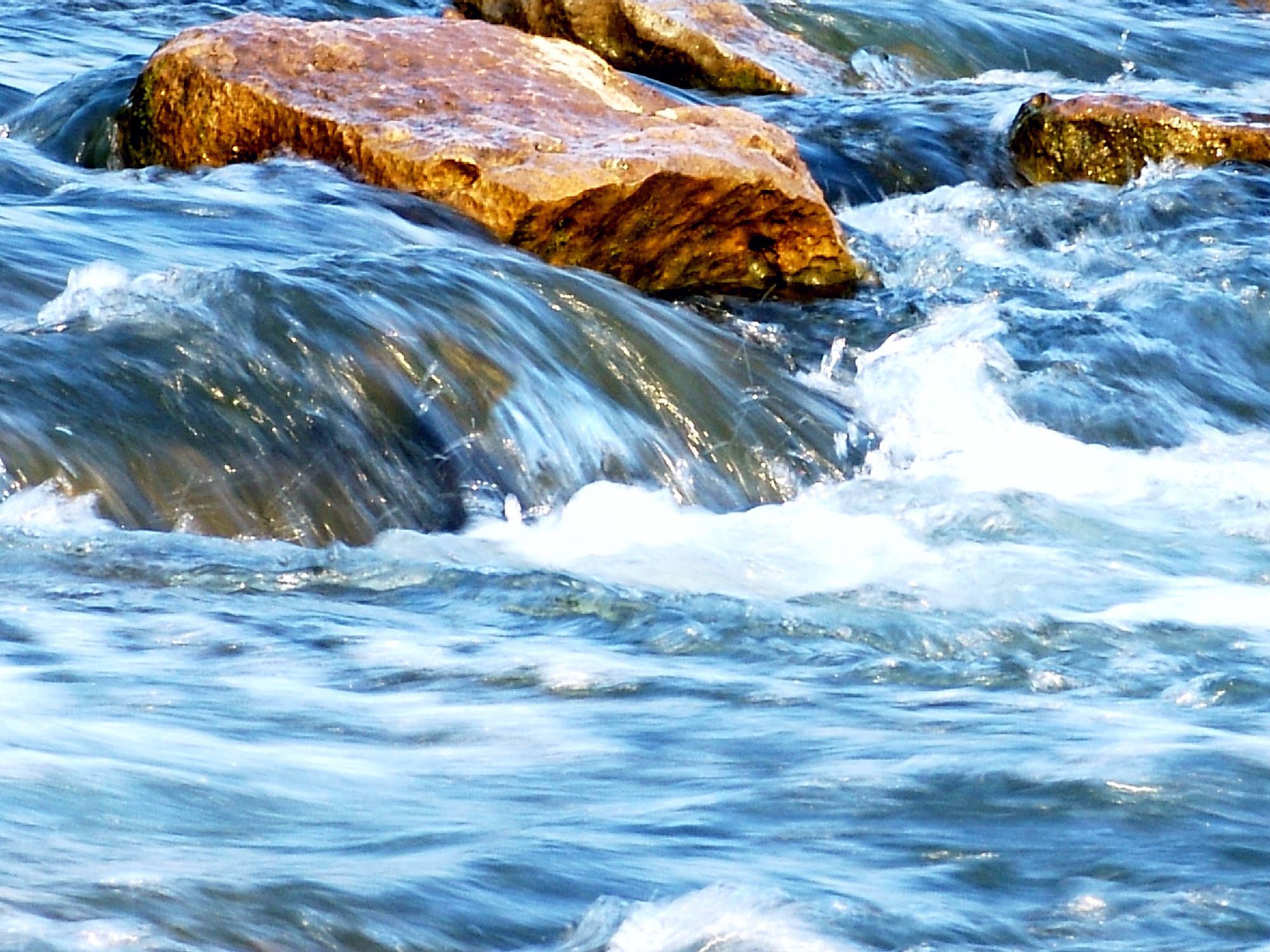A River Flow Wallpapers