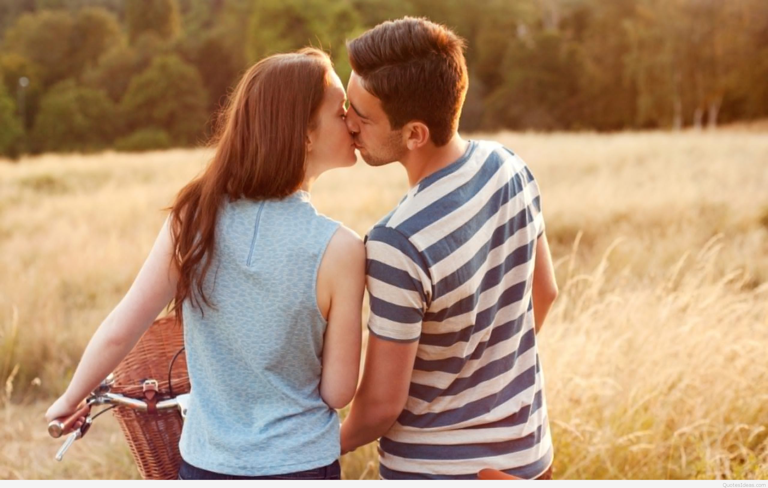 Couple Romantic Kissing Wallpapers.
